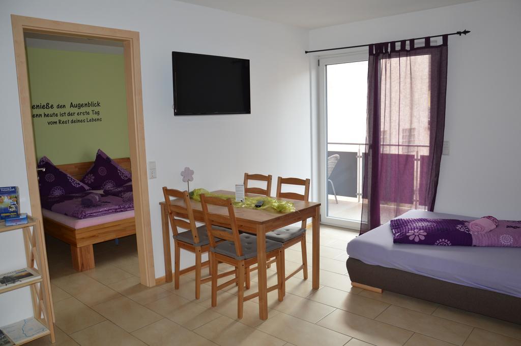 Ferienwohnung Am Brunnen  Rheinhausen Exterior foto