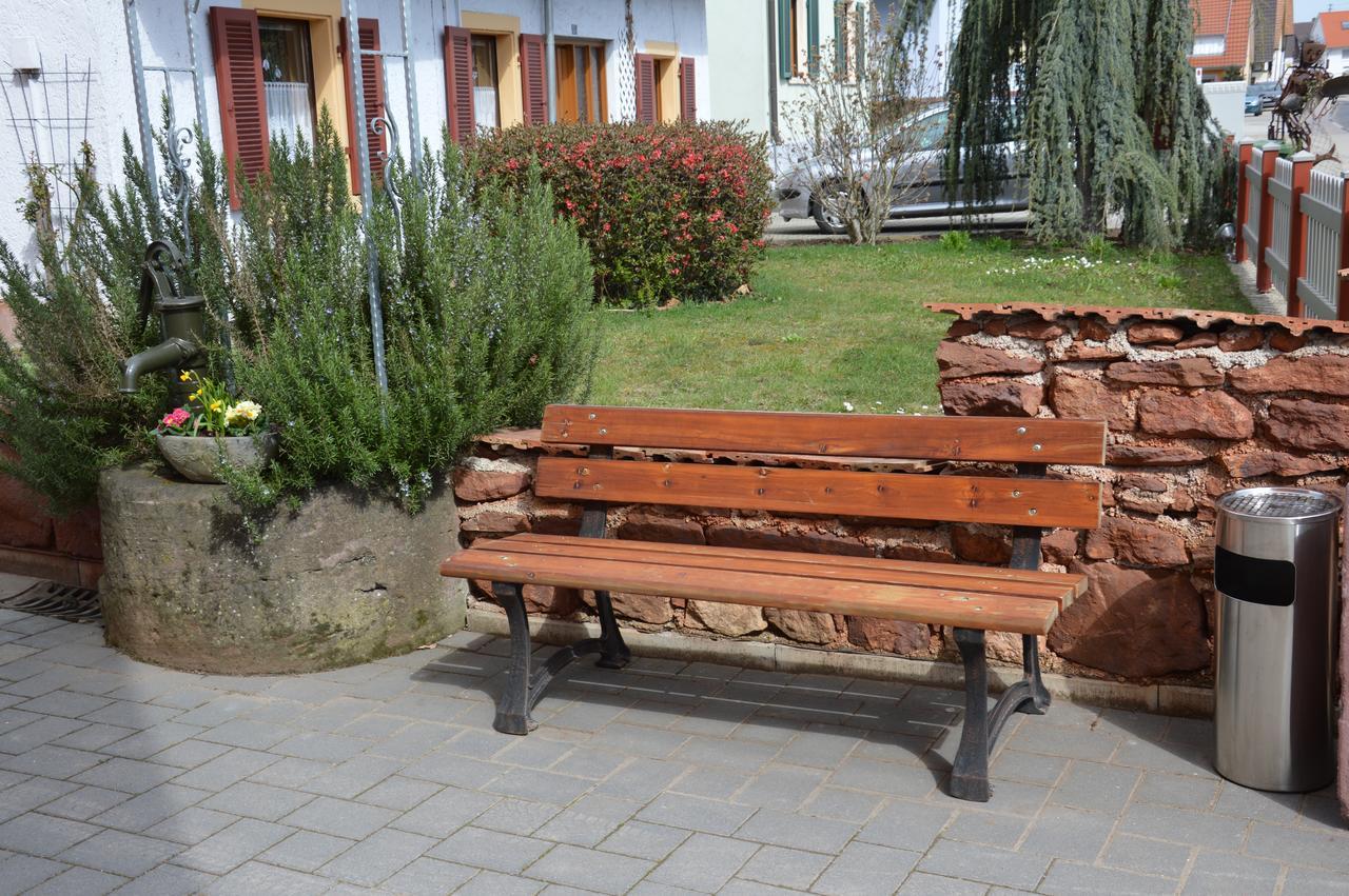 Ferienwohnung Am Brunnen  Rheinhausen Exterior foto