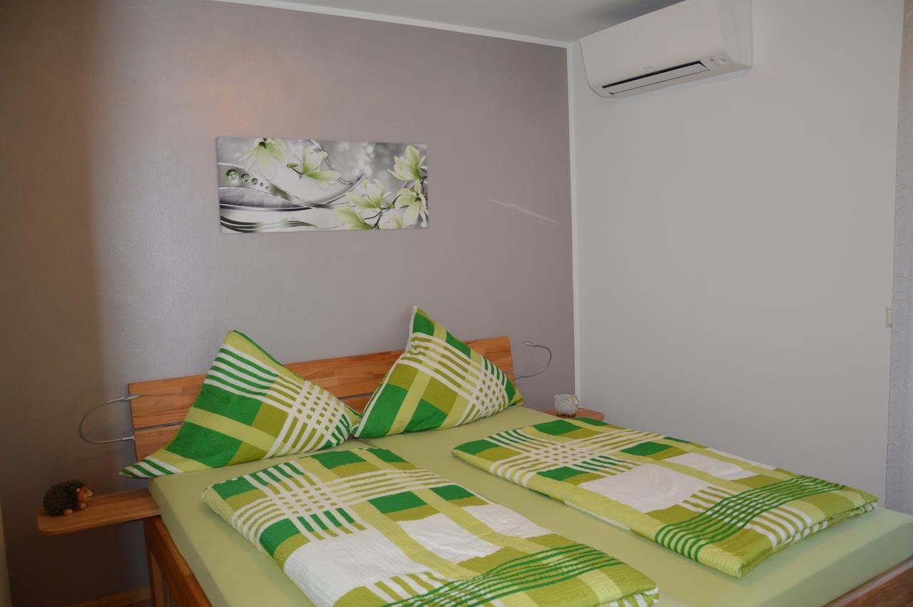 Ferienwohnung Am Brunnen  Rheinhausen Exterior foto