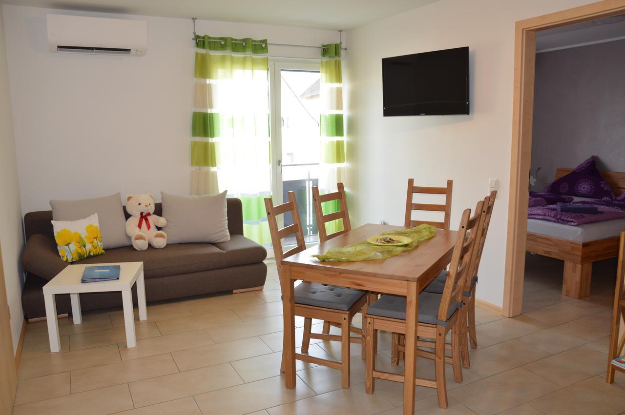 Ferienwohnung Am Brunnen  Rheinhausen Exterior foto