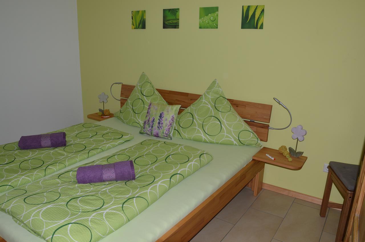 Ferienwohnung Am Brunnen  Rheinhausen Exterior foto